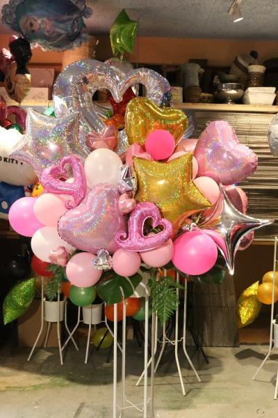ピンク系統でまとめた可愛らしいバルーンスタンド