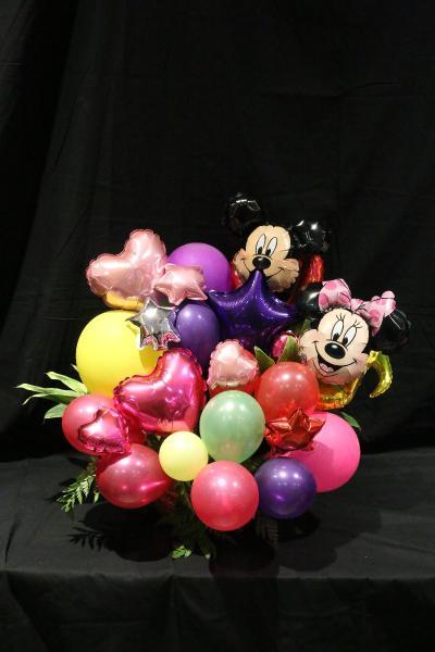 星やハートを用いたポップなバルーンアレンジメント
