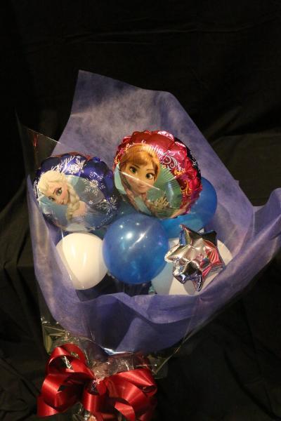 ブルー系の爽やかさが印象的なバルーンブーケ