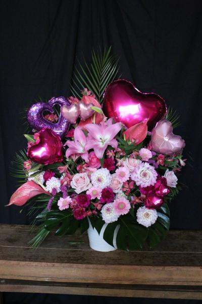 ピンク系のかわいらしさが特徴的なバルーンアレンジメント