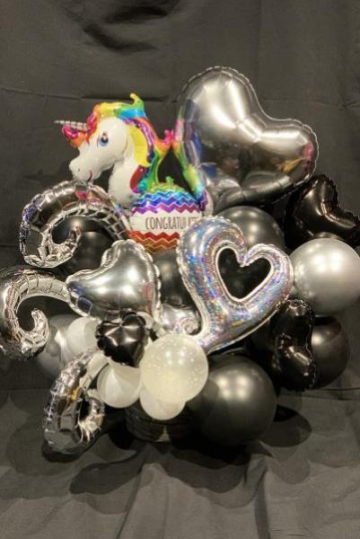 キュートさと大人っぽさを兼ね備えたバルーンアレンジメント